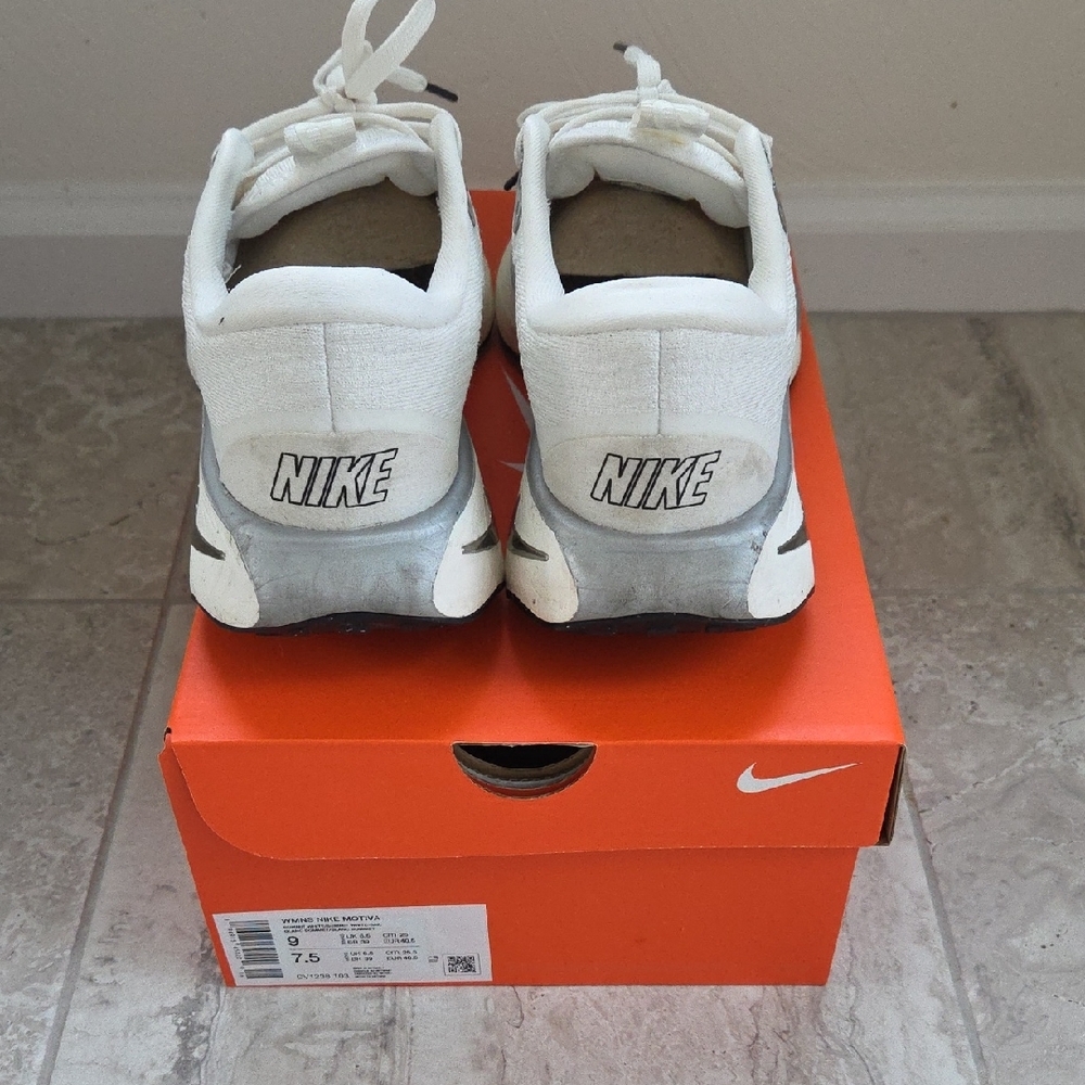Nike Womens Motiva White and Gray Walking Shoes